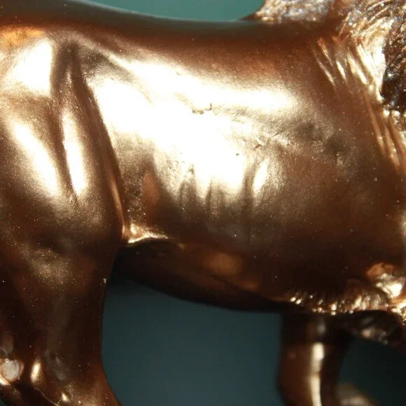 Brand New Gold Resin Lion Statue Ornament Home Decor with Glittery Head - Picture 8 of 11